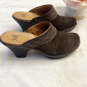 NEW SOFFT x Zappos Brown Suede Comfort Clogs heels women size 8